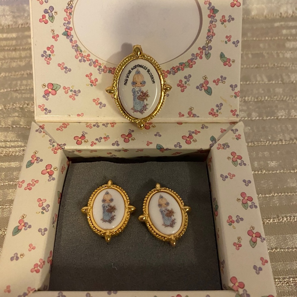 Precious Moments vintage pendant and earrings